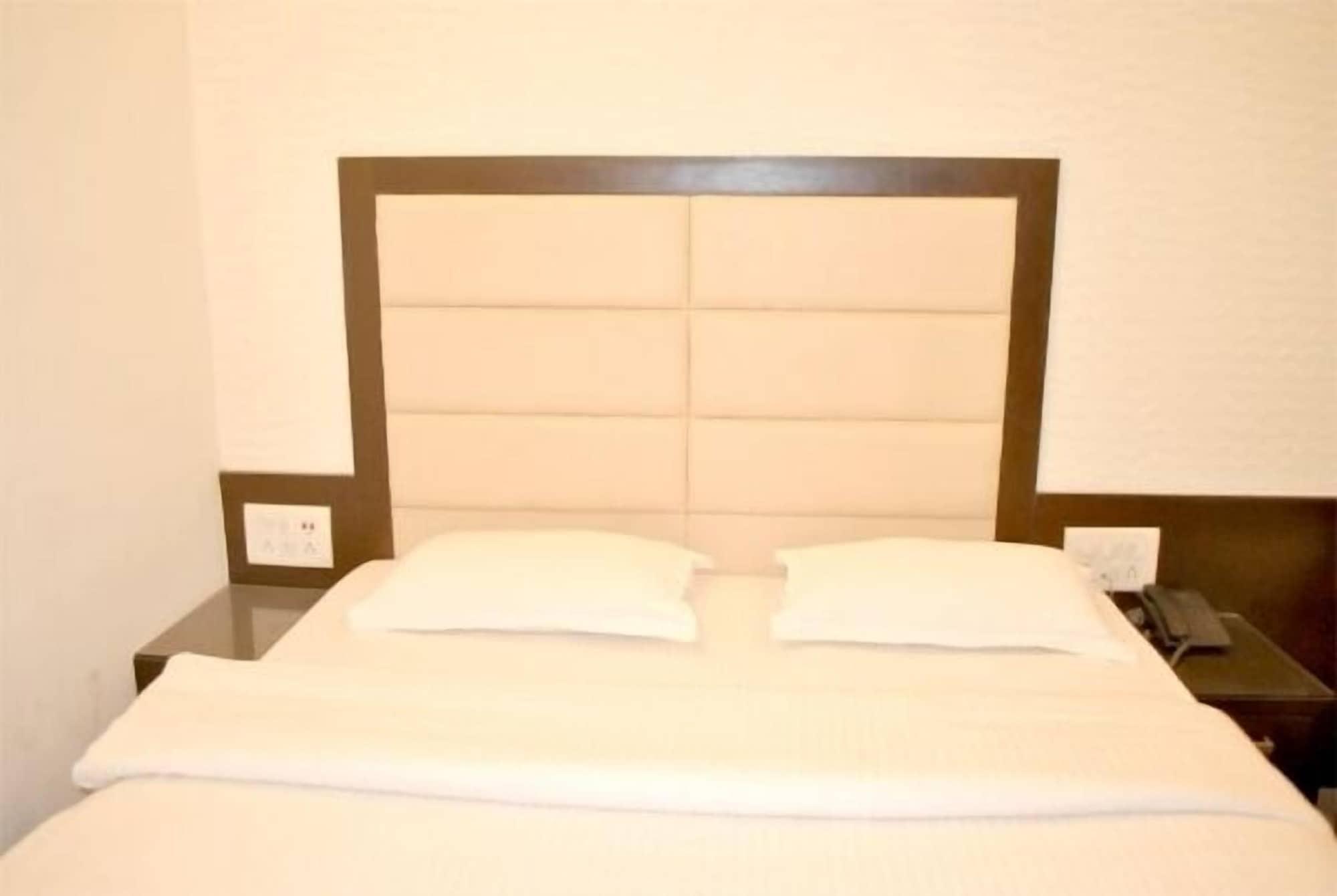 Hotel Baba Deluxe Near New Delhi Railway Station And City Center -By Rcg Hotels Luaran gambar